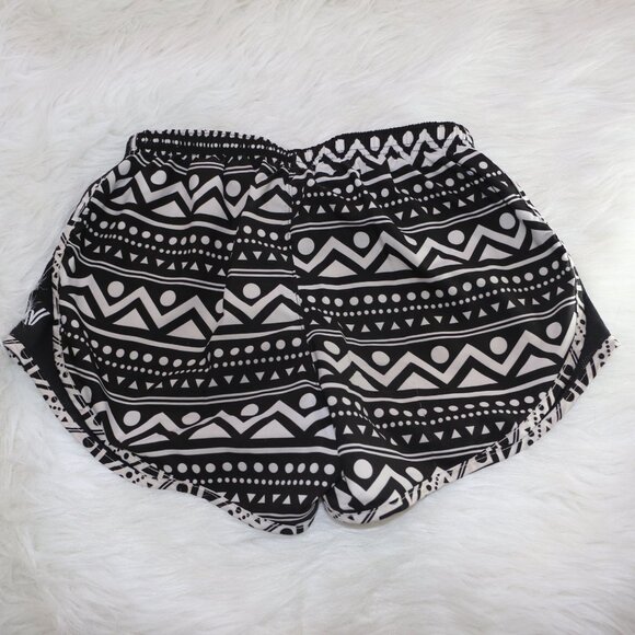Varsity Spirit Aztec Print Sprinter Shorts – Size Small 🖤🤍🏃‍♀️ - Picture 3 of 10